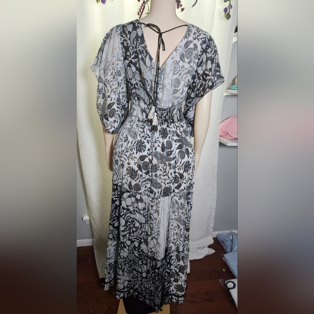Black and White Resort Gown with Dolman Sleeves - Picture 6 of 7